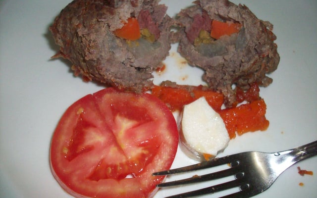 Bife a rolê com molho de ervilha