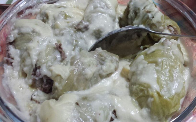 Charuto de repolho com creme branco ( Receita de autoria, Bruna Serrani)