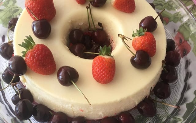 Surpresa de morango com ninho da Ana