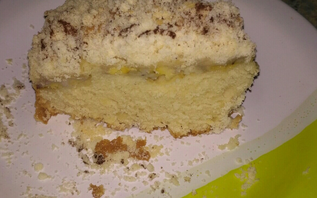 Cuca de banana com farofa