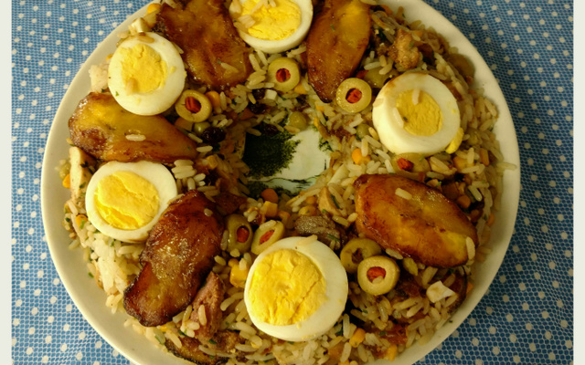 Arroz de forno com sobras de carnes de churrasco