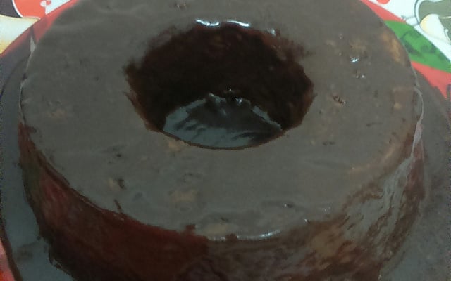 Bolo de laranja com cobertura de chocolate
