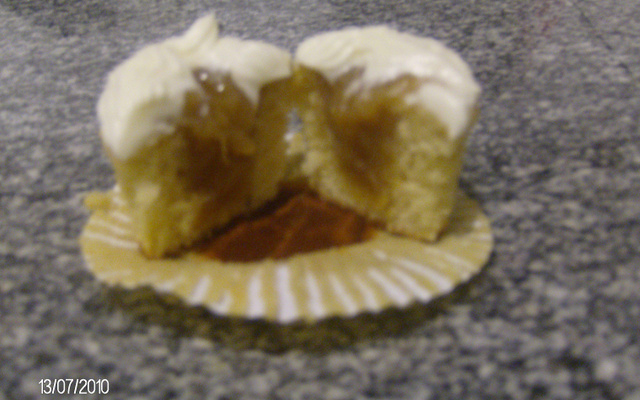 Cupcake de banana caramelizada com buttecream
