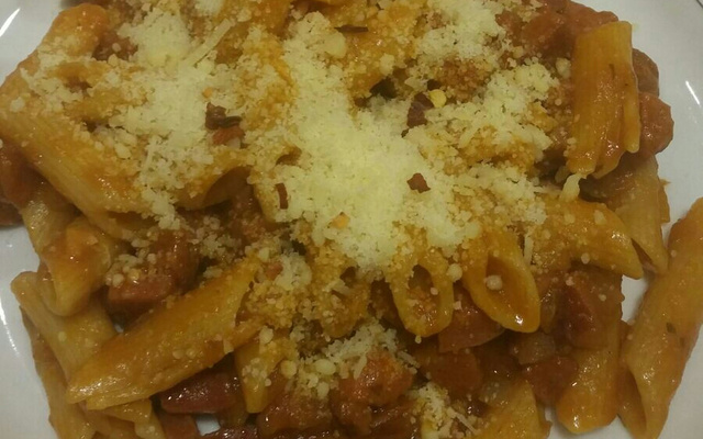 Penne com calabresa