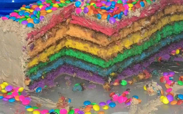 Bolo arco-íris da Jessica