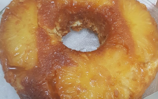 Bolo de abacaxi com coco