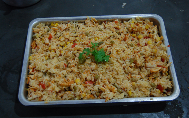 Arroz com peito de frango desfiado