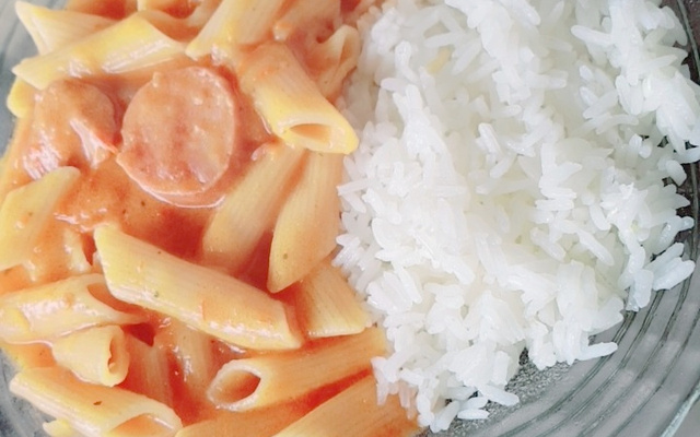 Macarrão na pressão com linguiça