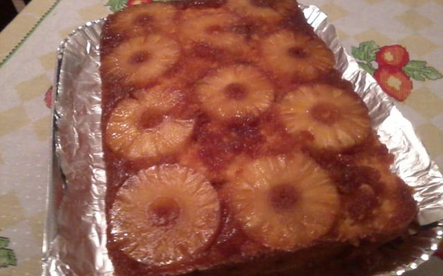 Bolo de abacaxi caramelizado