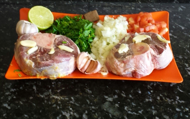 Ossobuco com mostarda e pirão