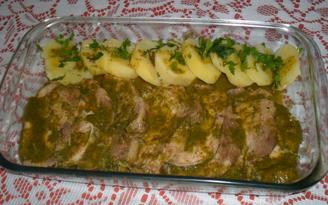 Lombo de porco com molho de hortelã