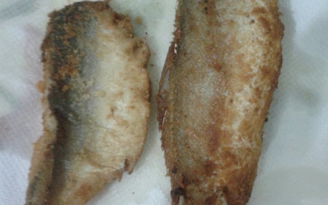 Peixe empanado assado