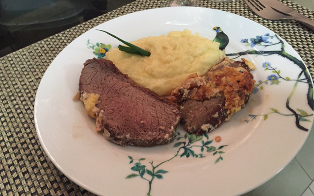 Rosbife de picanha com aligot de batata