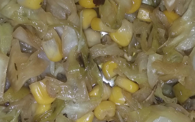 Refogado de repolho ao alho e azeite