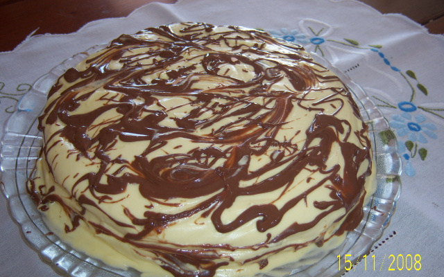 Pudim de limão com molho de vinho branco