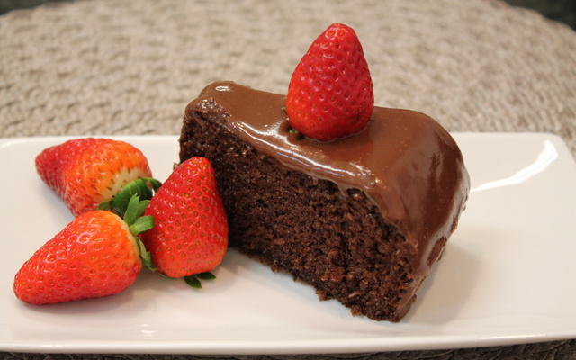 Bolo de morangos e chocolate light