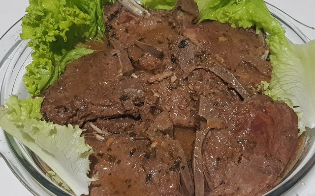 Lombo na panela de pressão com vinho