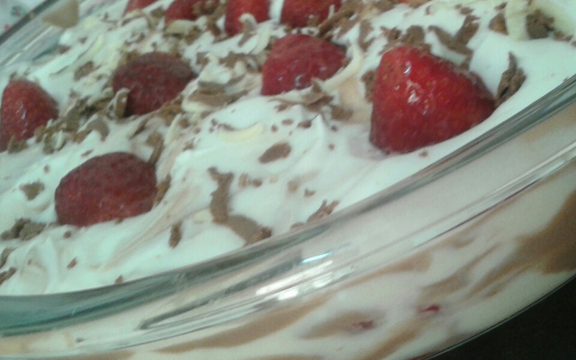 Pavê de morango com chocolate