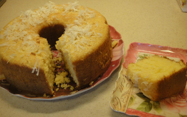 Bolo de Fubá com Coco