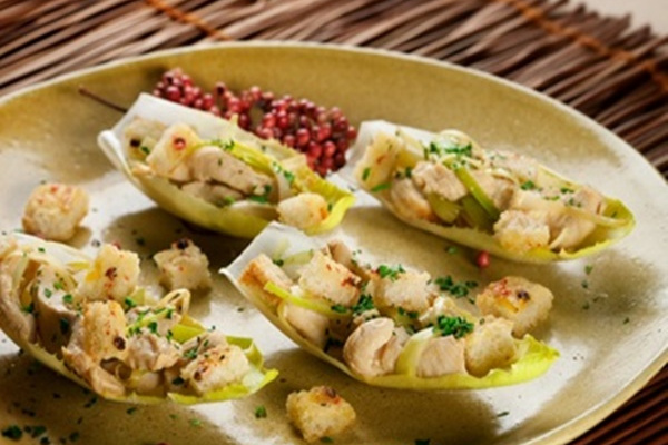 Entrada fria de frango e alho-poró