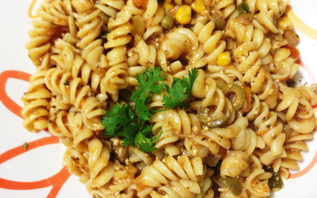 Macarrão parafuso com sardinha