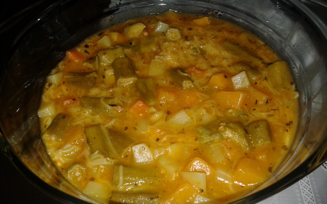 Sopa de quiabo com batata e cenoura