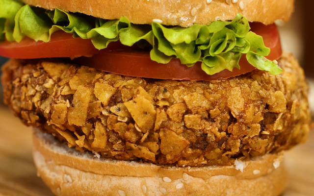 Hambúrguer de doritos com queijo 