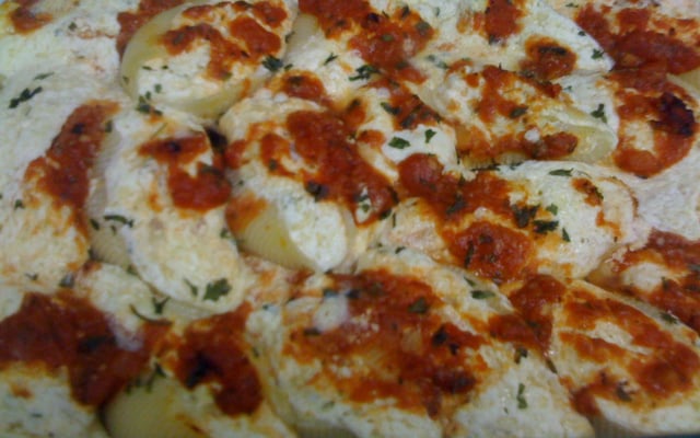 Conchas recheadas com ricota e camarão