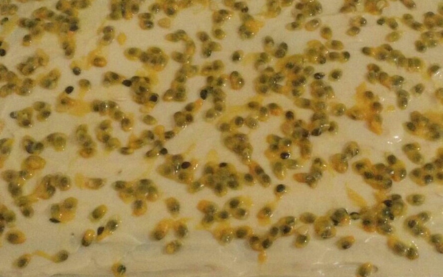 Bolo com gelatina de maracujá