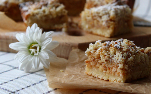 TORTA DE MAÇÃ - QUENTE E FRIA