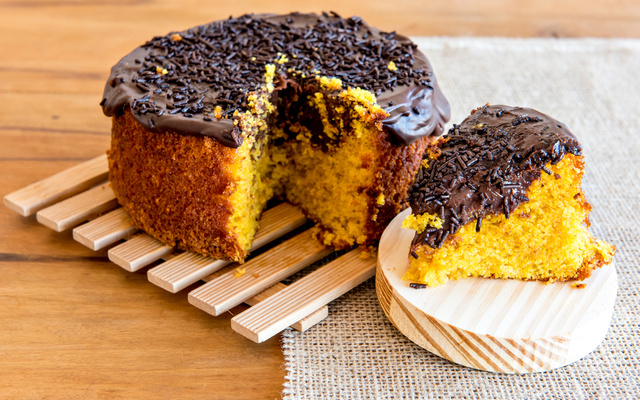 Bolo de cenoura com brigadeiro