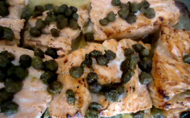 Salmão com molho de alcaparras