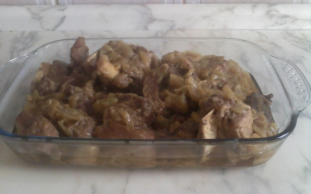 Carne de costela com linguiça na panela