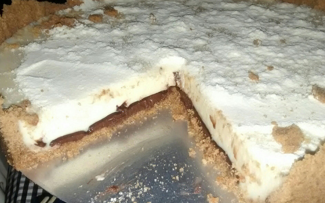 Torta de leite em pó com creme de avelã
