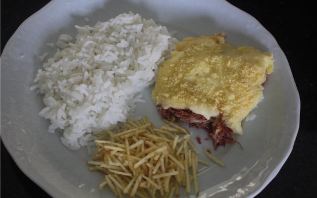Escondidinho de carne seca