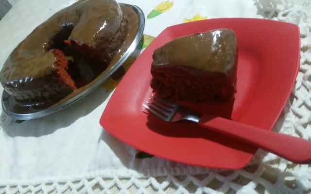 Bolo de beterraba com cobertura de chocolate