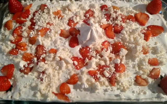 Merengue de morango com suspiro