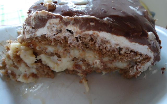 Bolo prestígio à moda Mi