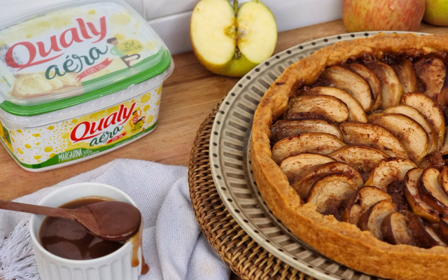 Torta de maçã com caramelo salgado