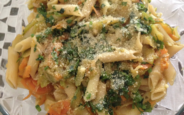 Macarrão com abobrinha e cenoura
