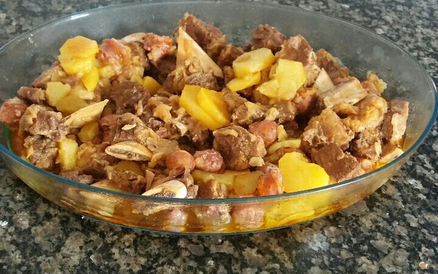 Costela cozida na cebola