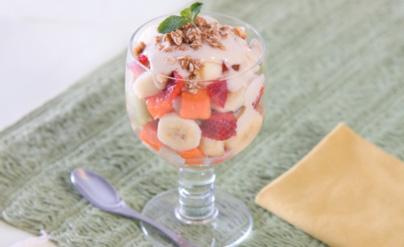 Frutas com Granola