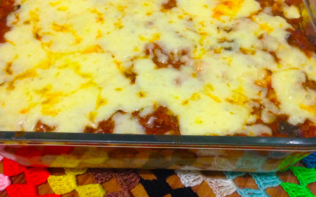 Macarrão ao molho branco e vermelho