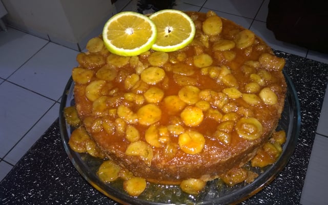 Bolo caramelizado de banana