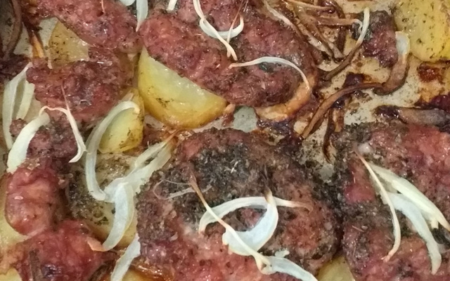 Linguiça temperada no forno