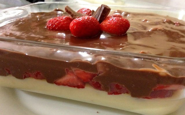 Doce sedução morango e chocolate meio amargo