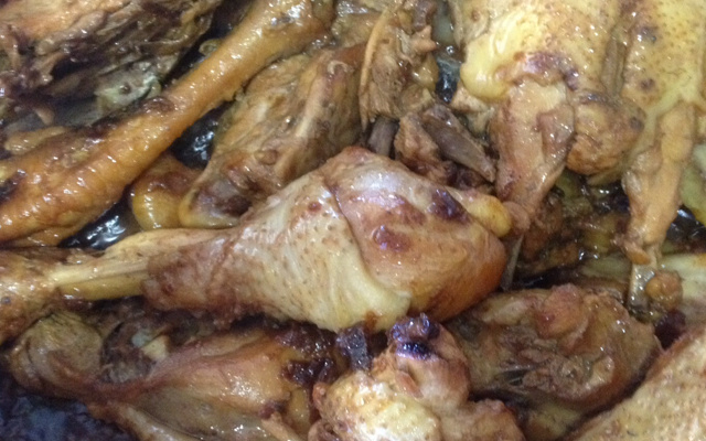 Frango com cebola queimada