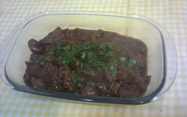 Fraldinha com falso molho madeira