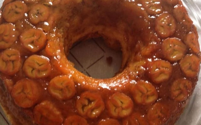 Bolo de banana caramelada