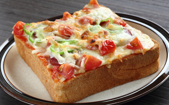 Minipizza de pão de fôrma 10 minutos